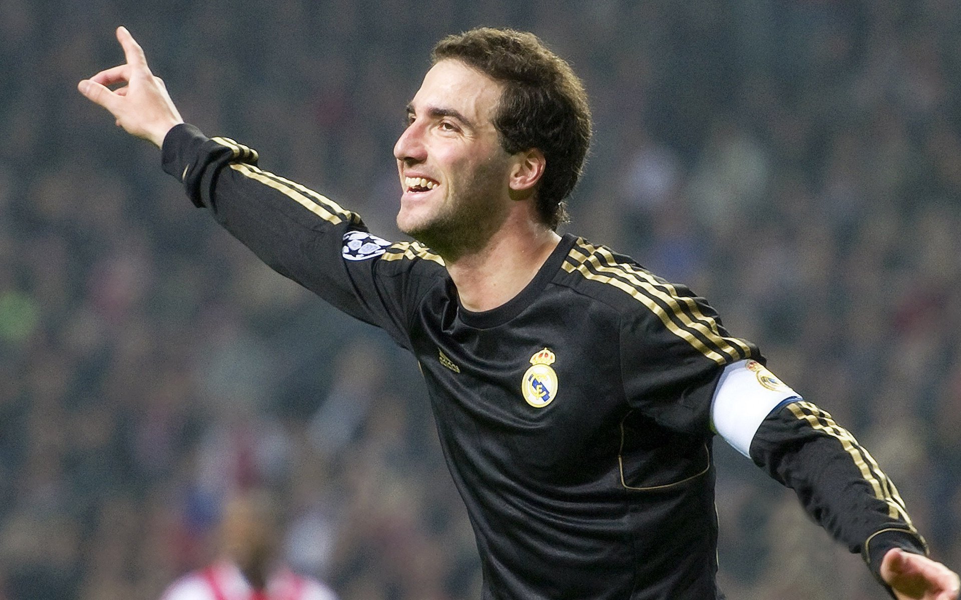 西甲国家德比之夜,当内马尔撕碎战术板,足球回归本能