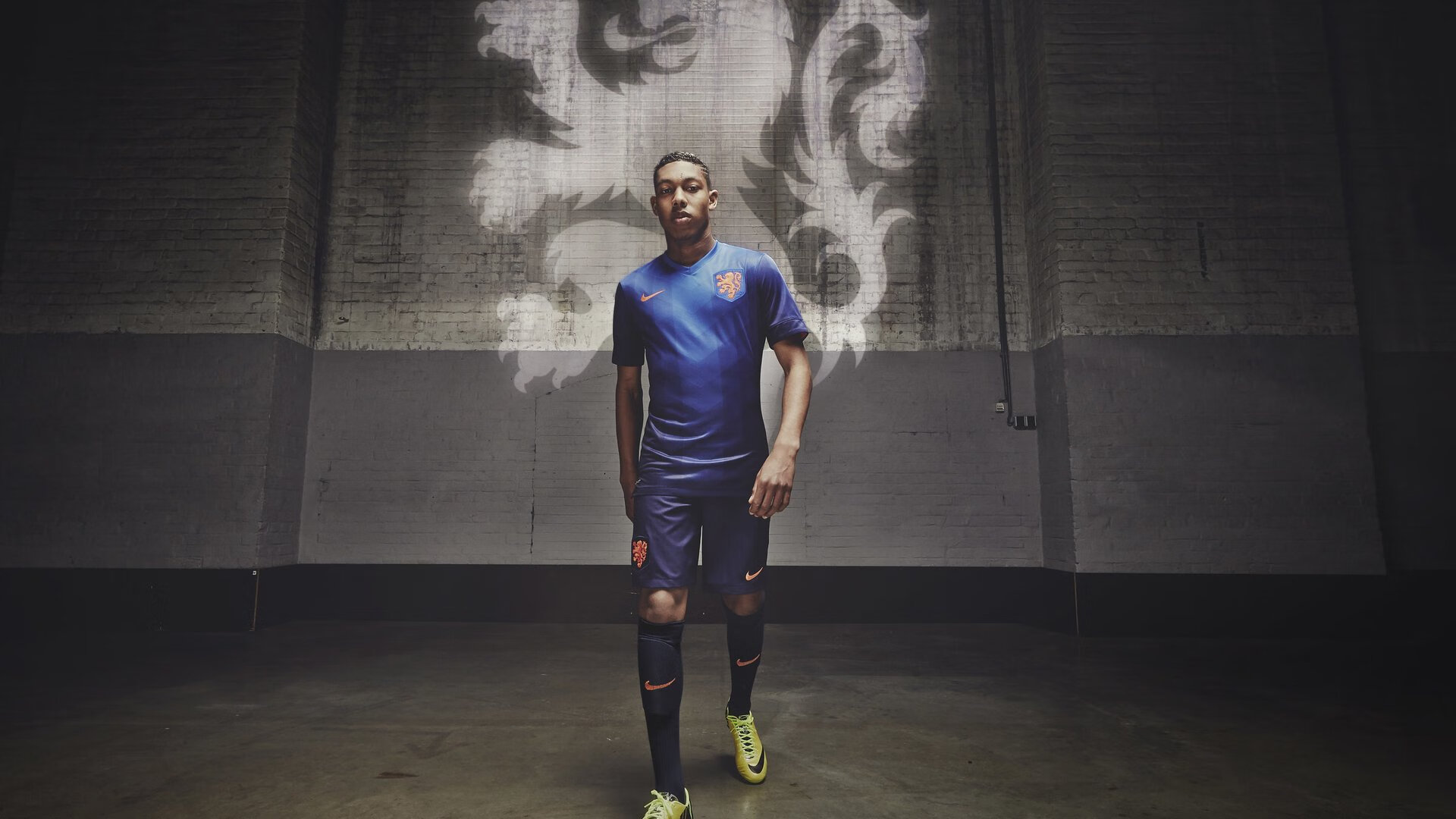 开云体育-F1街道赛之夜，阿拉巴统治全场