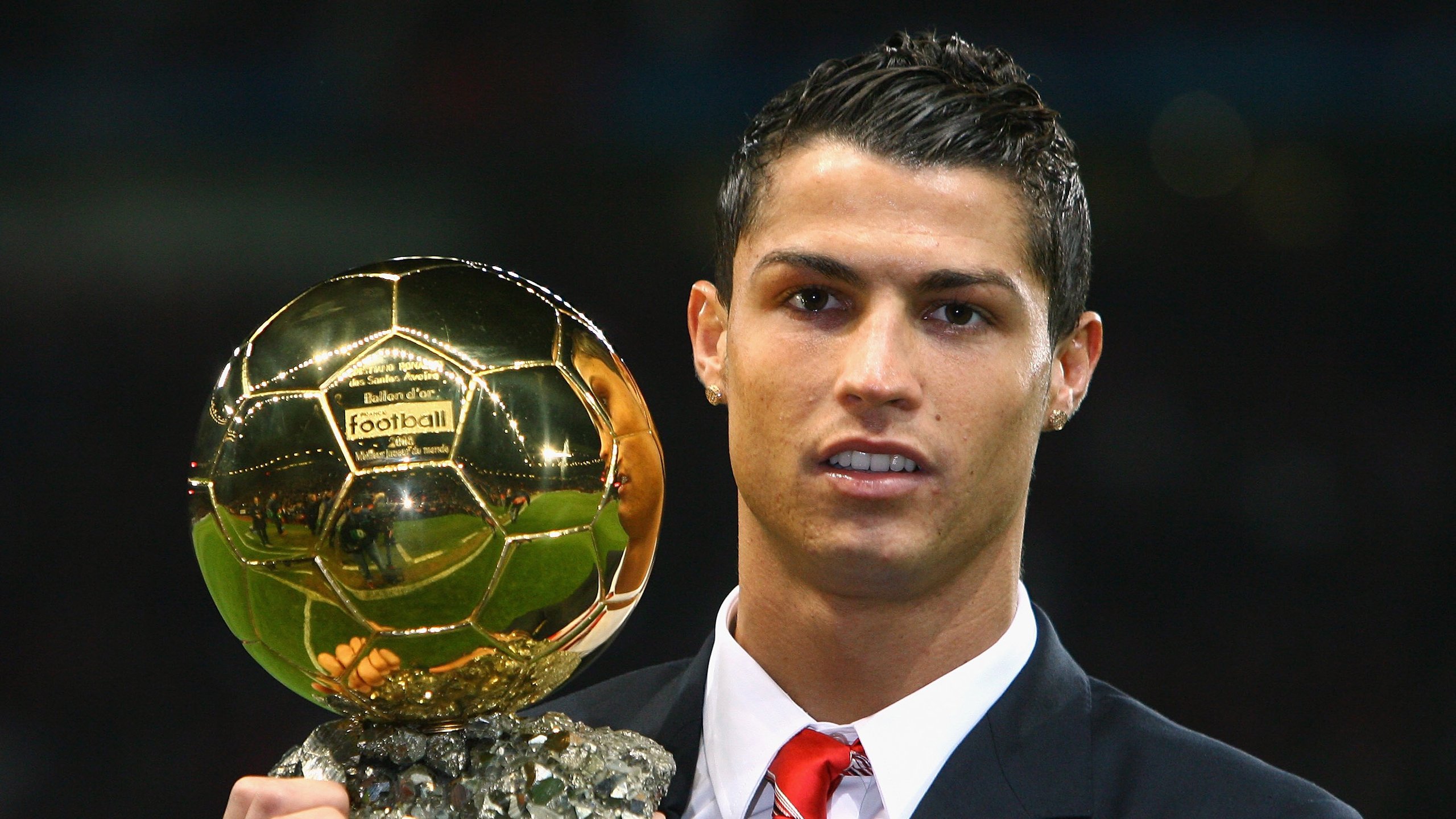 开云体育APP下载-舞台越大越强！武切维奇统治攻防，猛龙末节风暴带走湖人